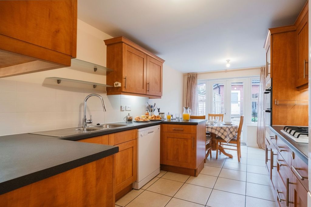 Property photo 3 of 15 Kitchen Diner