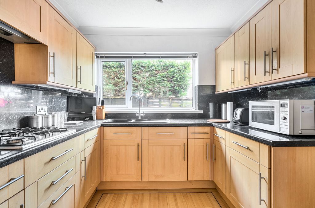 Property photo 2 of 25 Kitchen