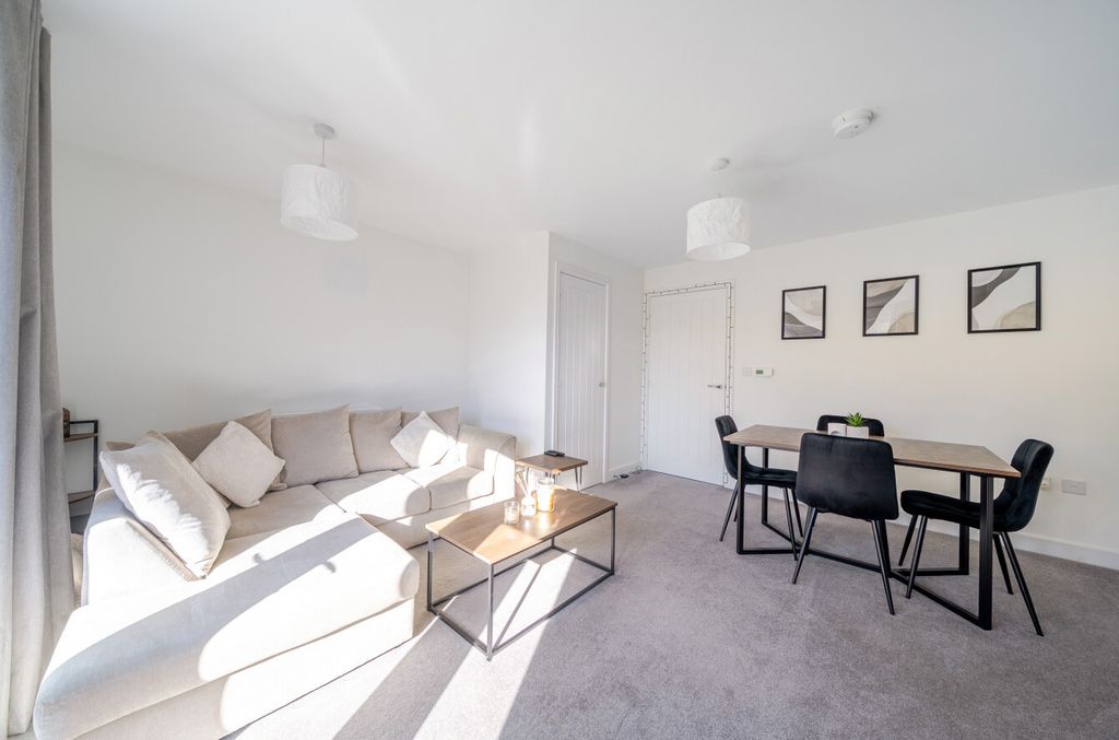 Property photo 2 of 17 1425026-13-69ce37...
