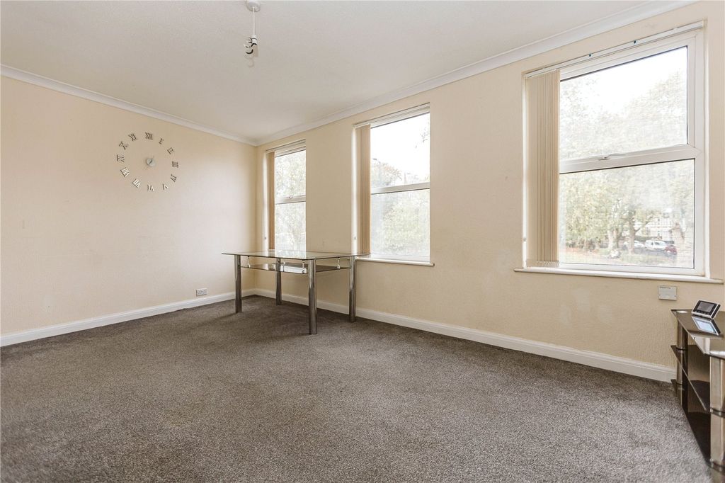 Property photo 2 of 12 Picture No. 05