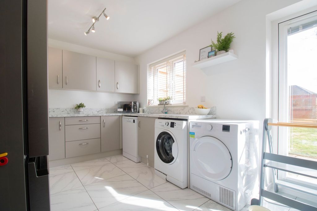 Additional image 8 of 3 bed semi-detached house for saleFfordd Penallta, Gellihaf NP12