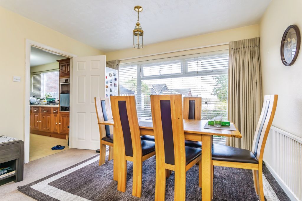 Property photo 3 of 17 Dining