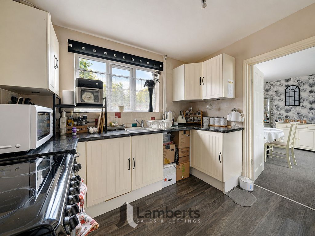 Property photo 3 of 13 Kitchen