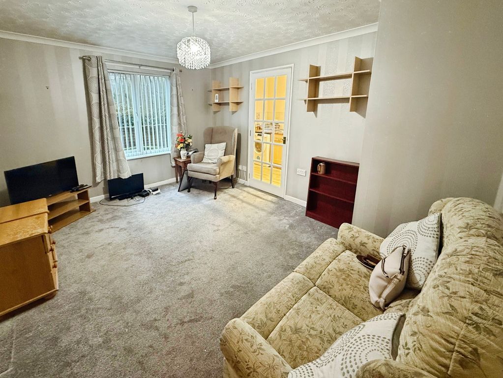 Property photo 2 of 8