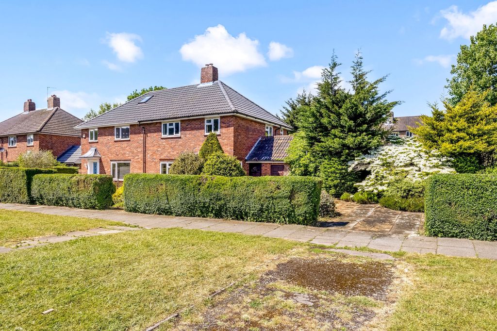 Property photo 1 of 28