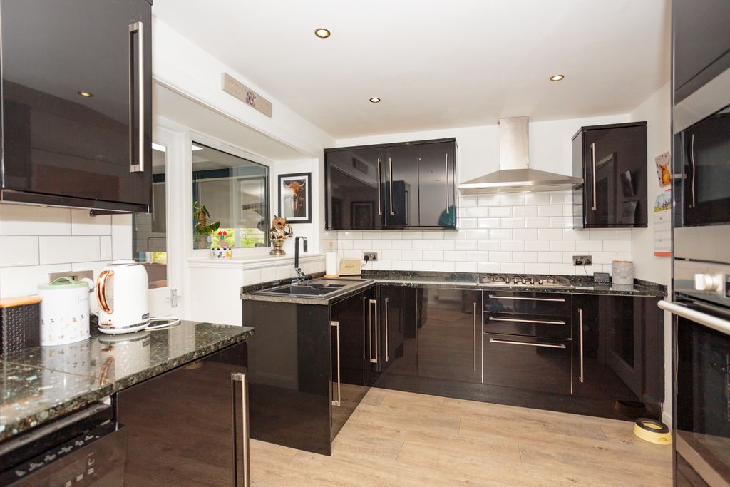 Property photo 3 of 36 Kitchen