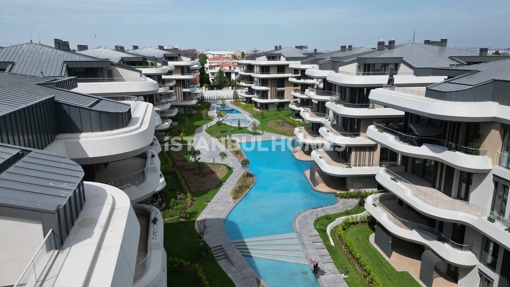 Property photo 1 of 39