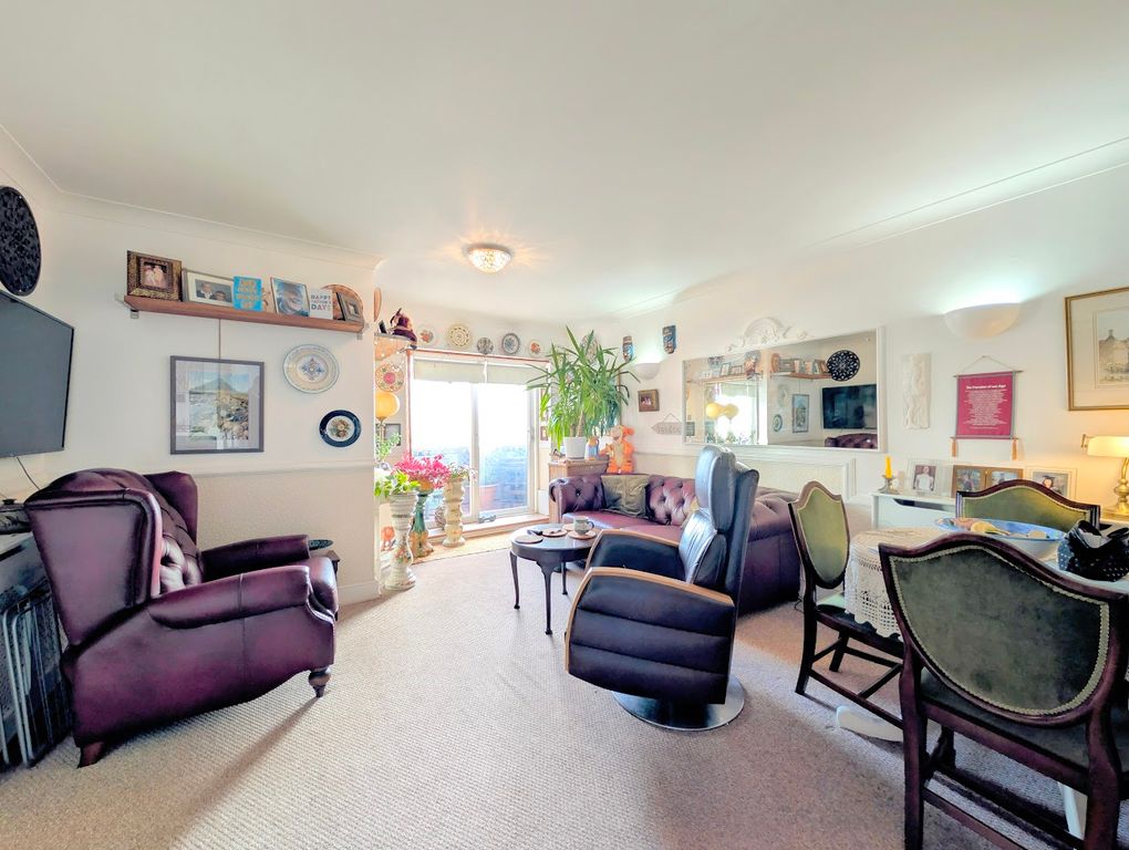 Property photo 2 of 25