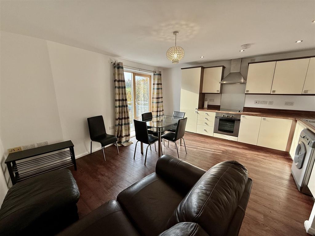 Property photo 2 of 9 Kitchen