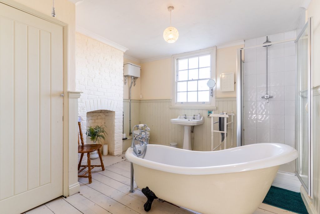 Property photo 3 of 18 1988056