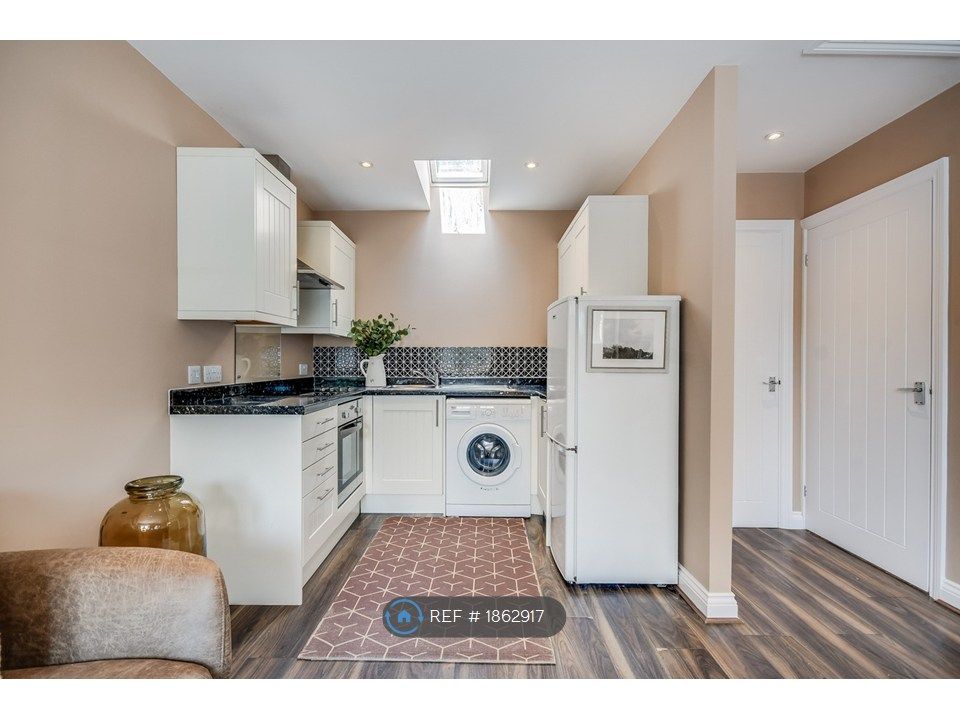Property photo 3 of 9 Kitchen