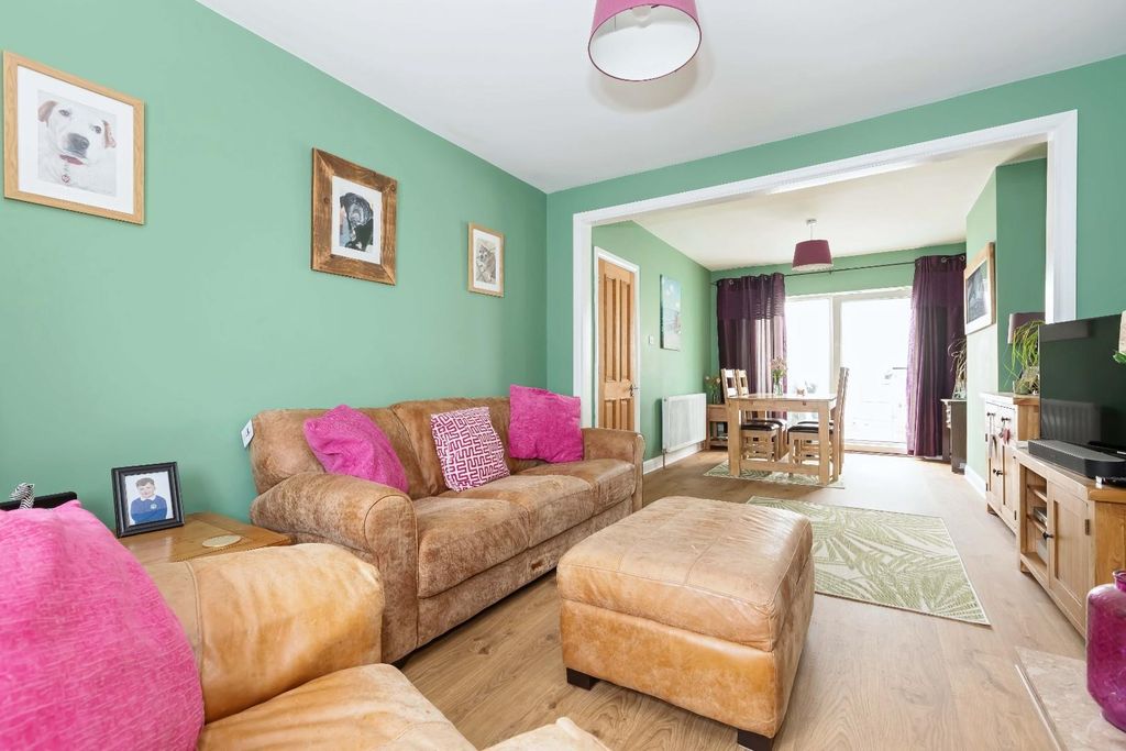 Property photo 2 of 22 Lancing Close New_4.Jpg