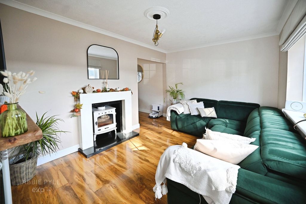 Property photo 2 of 16