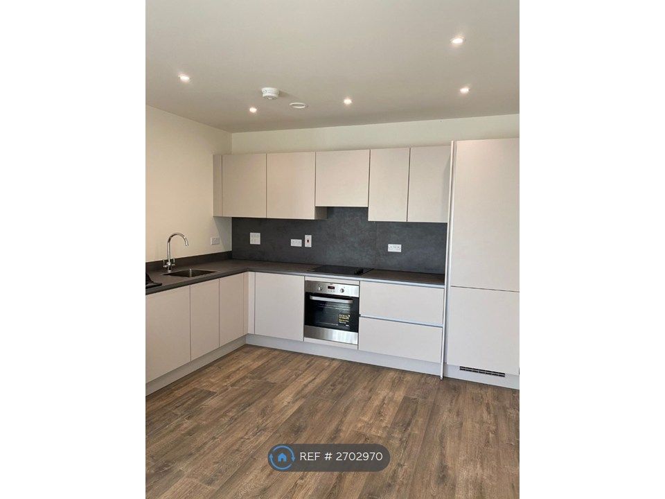 Property photo 3 of 7 Kitchen &amp; Dining