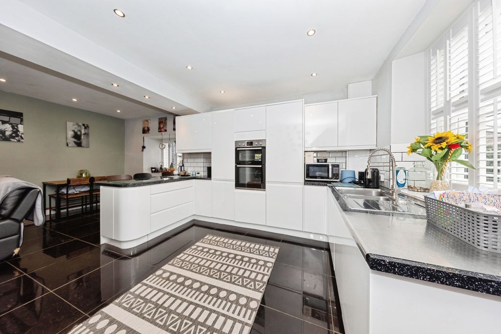 Property photo 2 of 20 Pbox-Img.Jpg