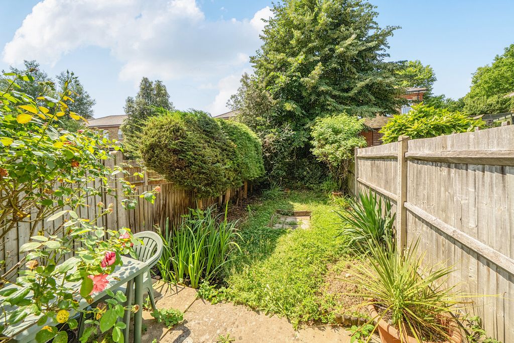 Property photo 3 of 18 Garden