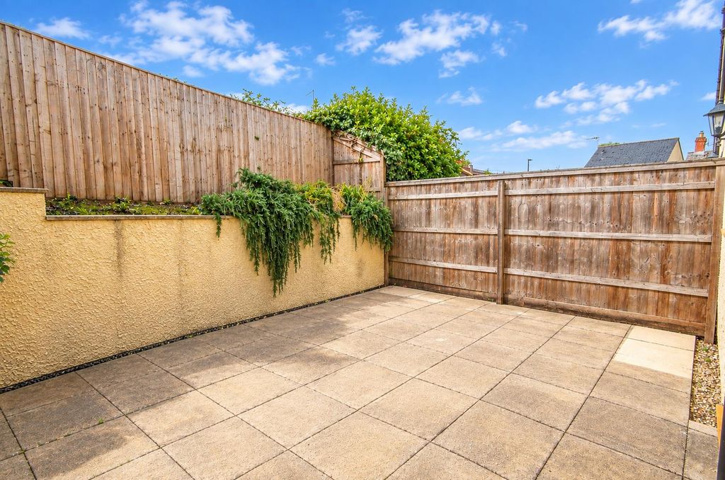 Property photo 2 of 11 Externally