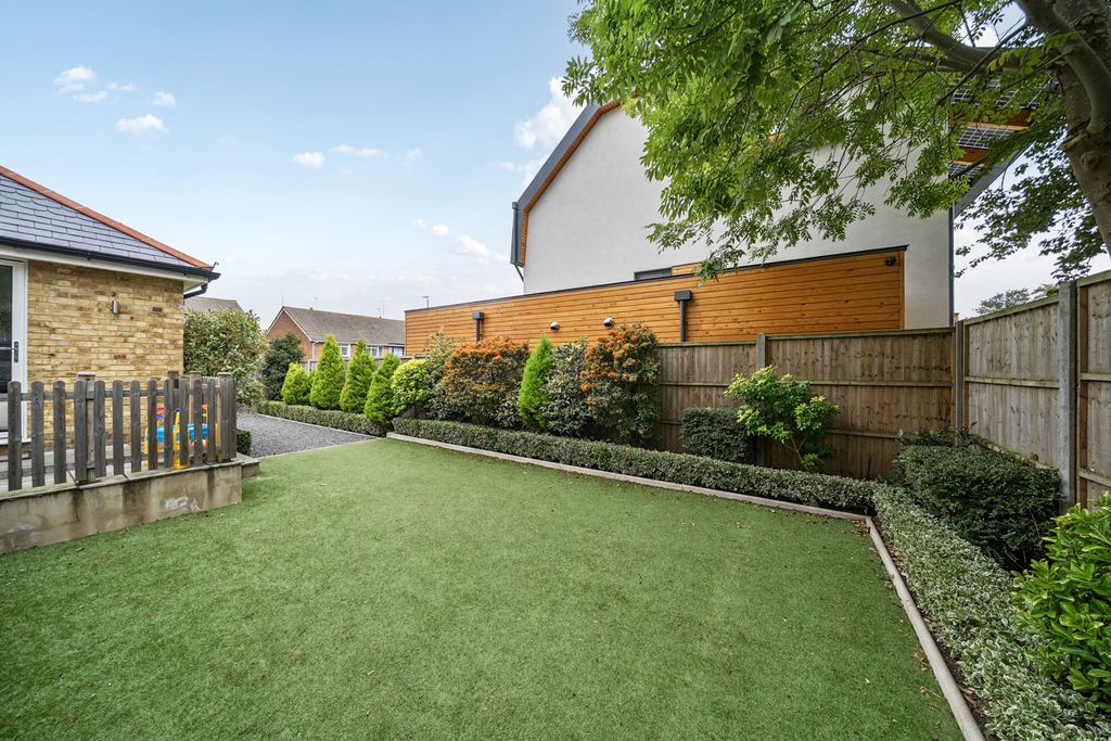 Property photo 2 of 20 Garden