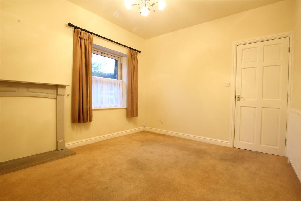 Property photo 3 of 13 Lounge