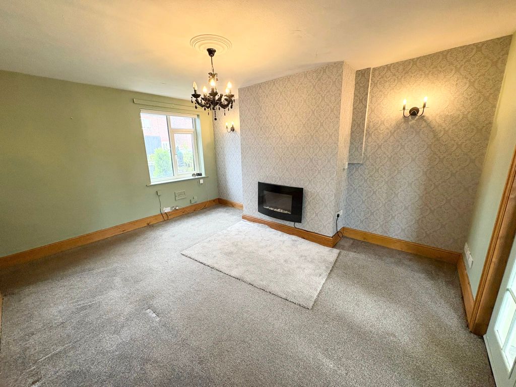 Property photo 3 of 13 Lounge