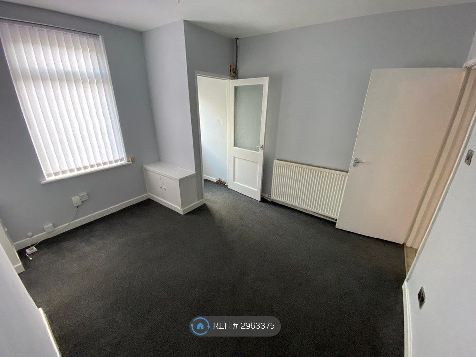 Property photo 1 of 12 Living Room