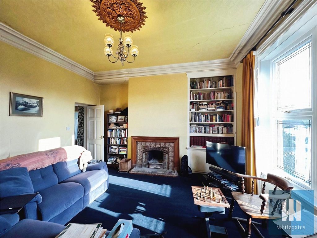 Property photo 2 of 25 Picture No. 12