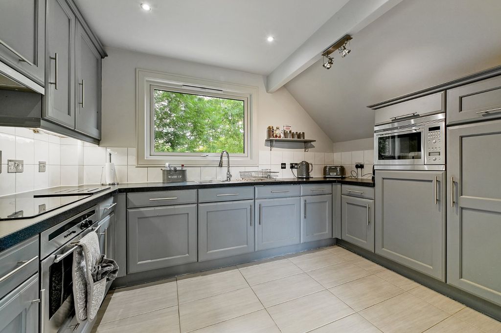 Property photo 2 of 10 Picture No. 11