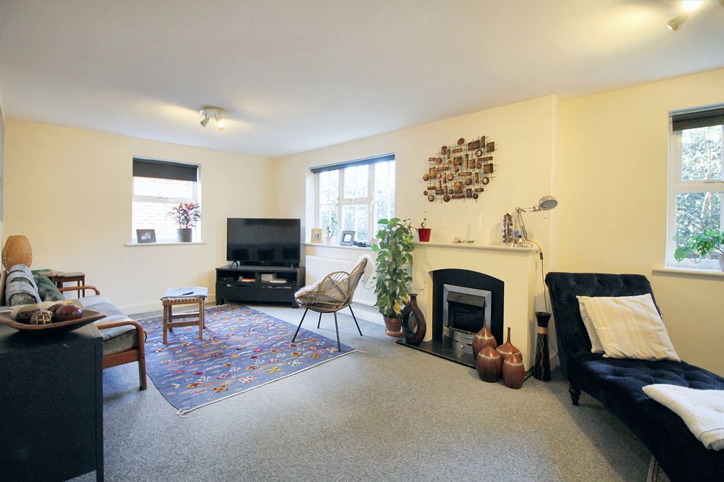 Property photo 2 of 12