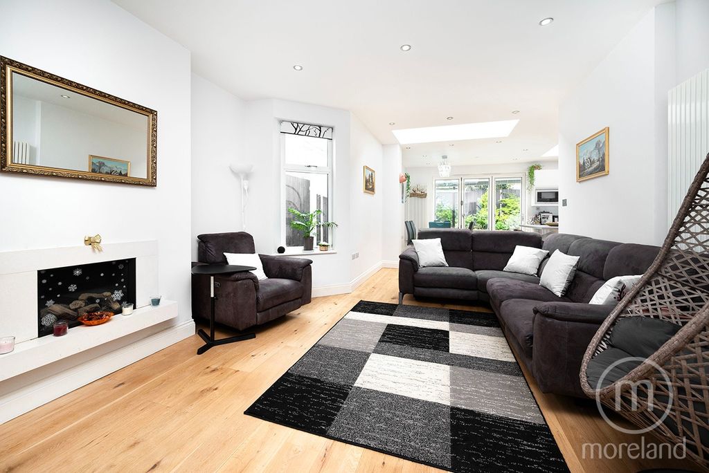 Property photo 2 of 15 4989973