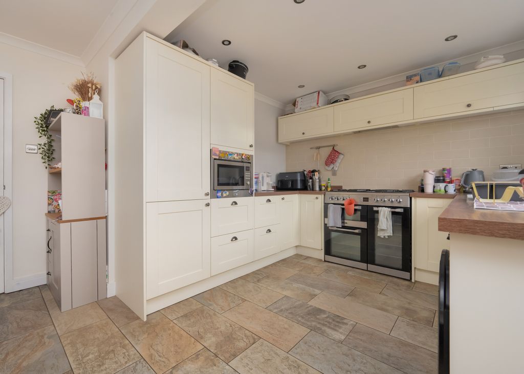 Property photo 3 of 16 Kitchen