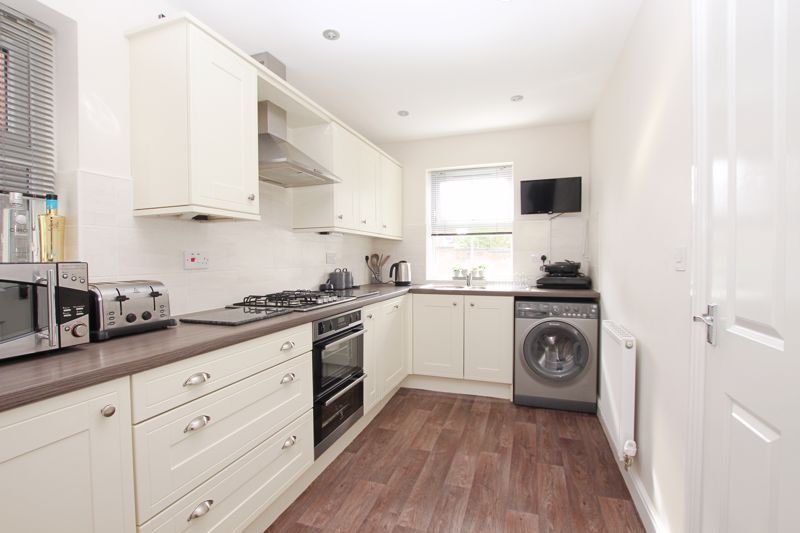 Property photo 3 of 10 Kitchen