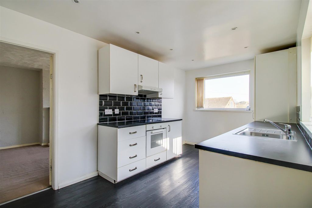 Property photo 3 of 9 Kitchen