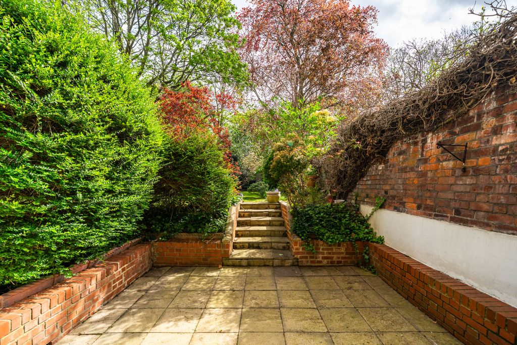 Property photo 2 of 11