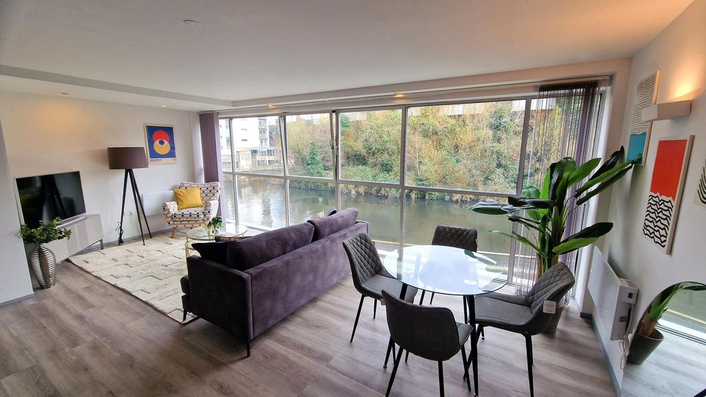 Property photo 3 of 36 Living Room