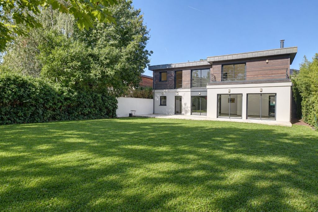 Property photo 1 of 16 House In Saint-Germain-En-Laye, 8 Rooms, 292 m²