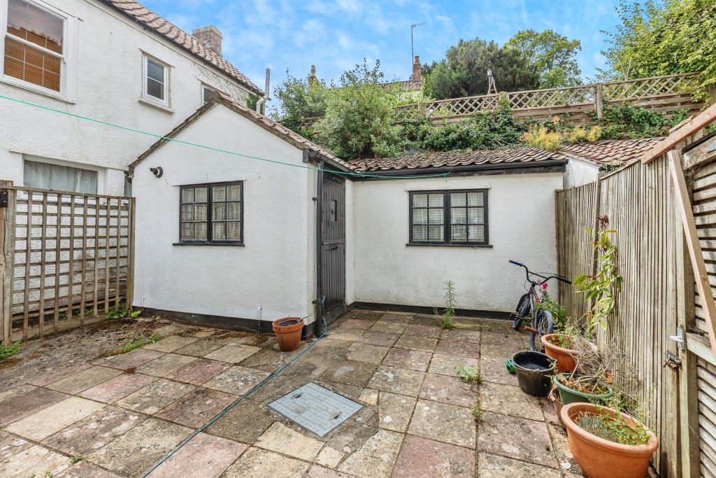 Property photo 2 of 17