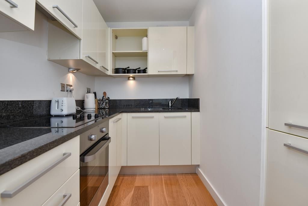 Property photo 3 of 9 Kitchen