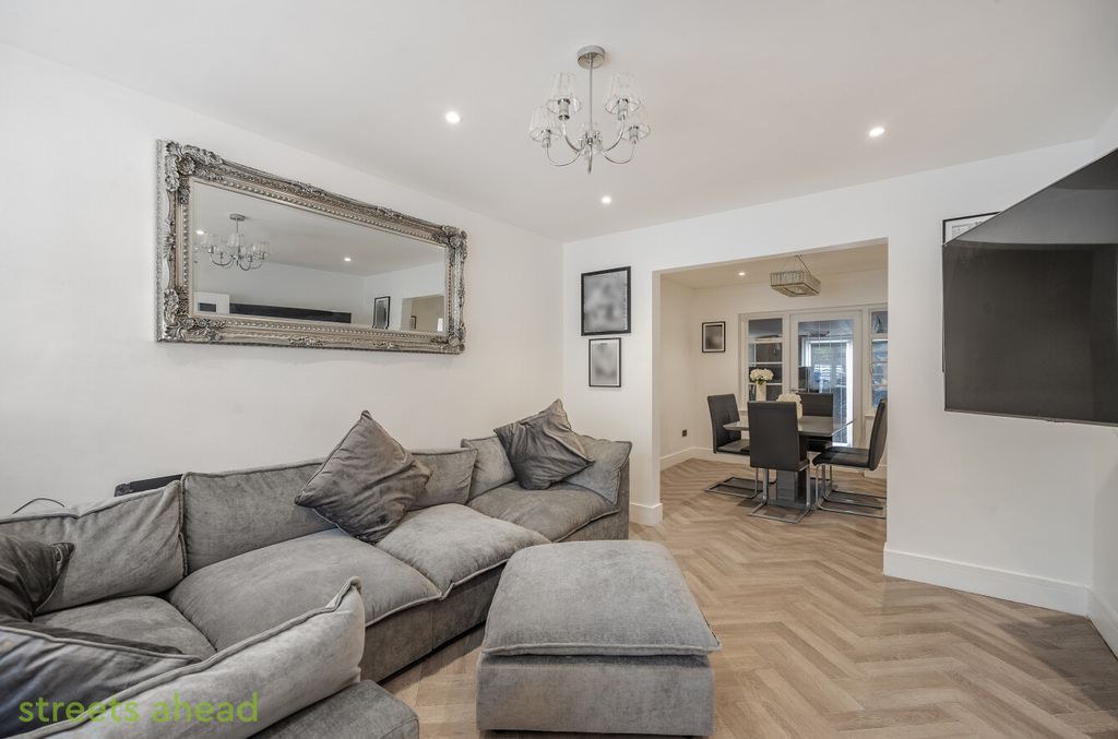 Property photo 2 of 18 3666185F-Cfb7-427...