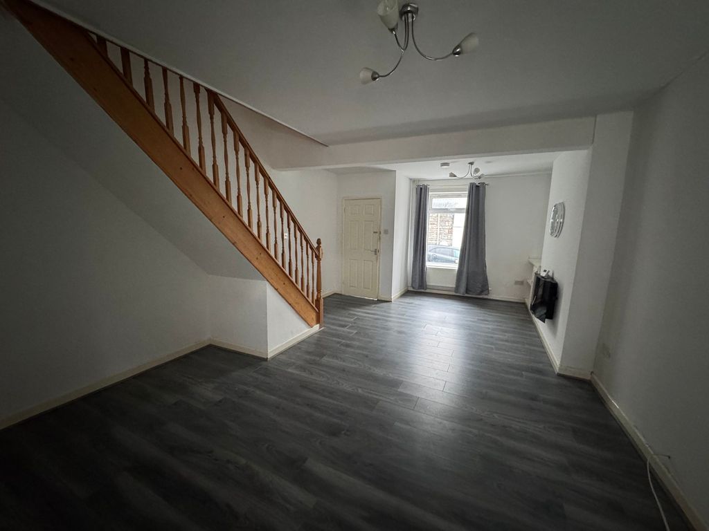 Property photo 2 of 11 Lounge