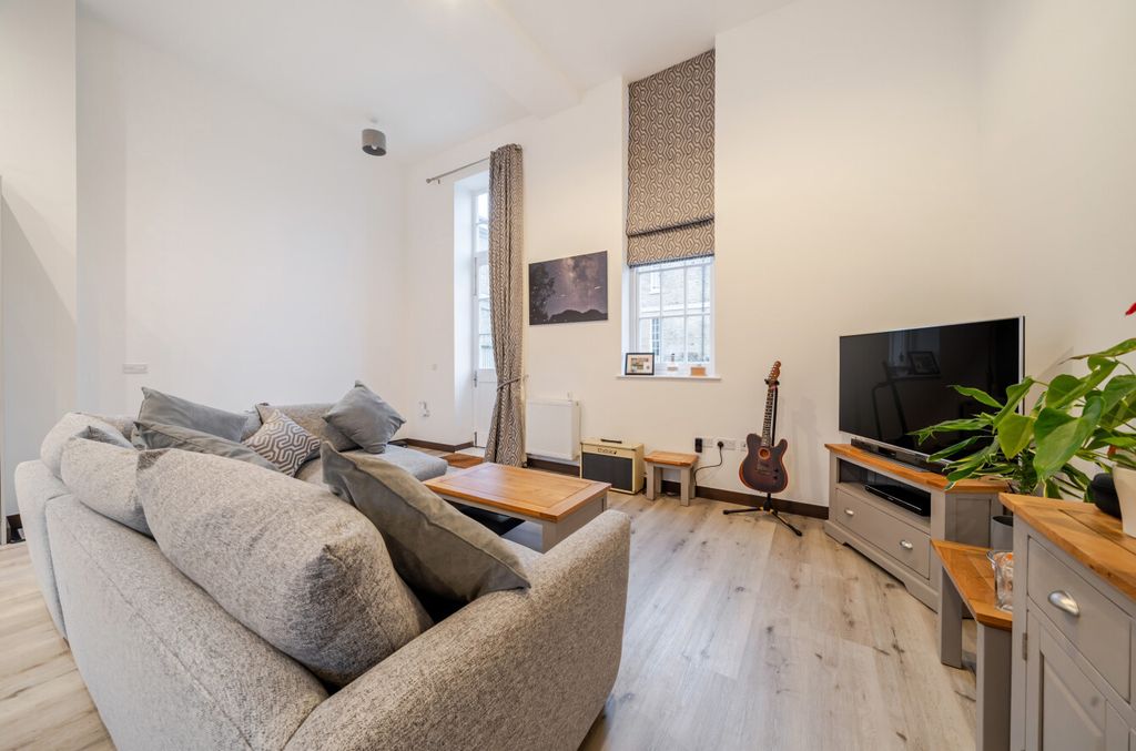 Property photo 3 of 18 1389104-2-693Beb2...