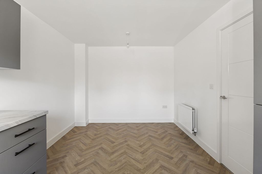 Property photo 3 of 6 Photo