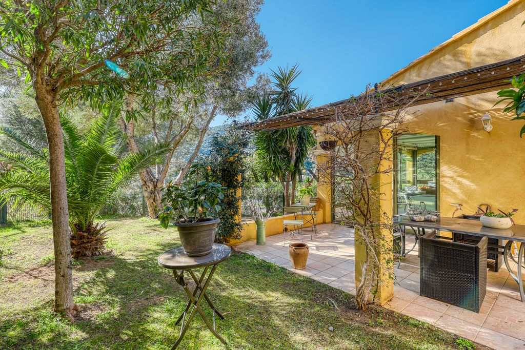 Property photo 3 of 11