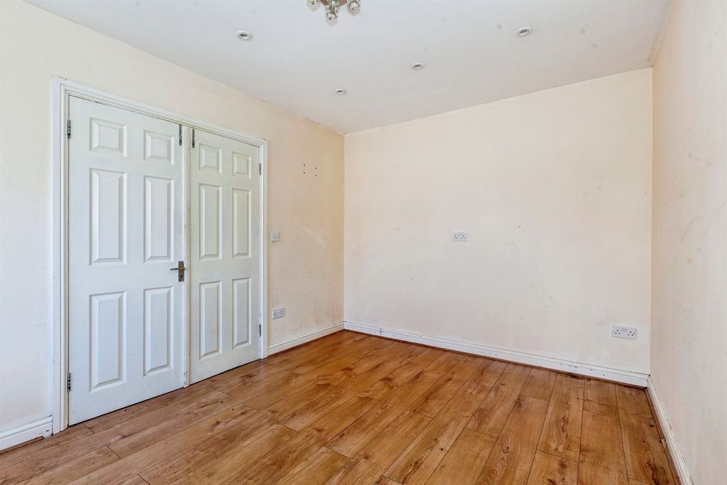 Property photo 2 of 26