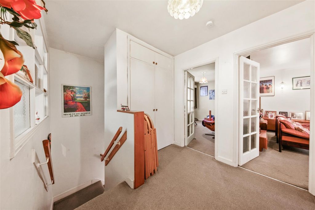 Property photo 2 of 11 Landing.Jpg