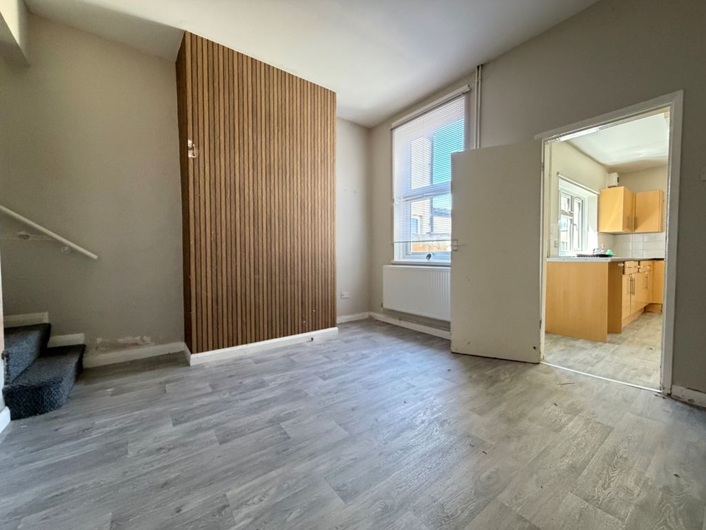 Property photo 3 of 7 H
