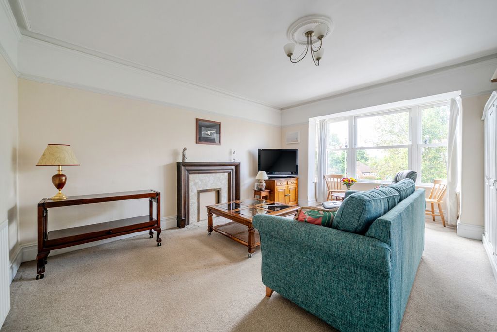 Property photo 3 of 10 1472192-10-6A27De...