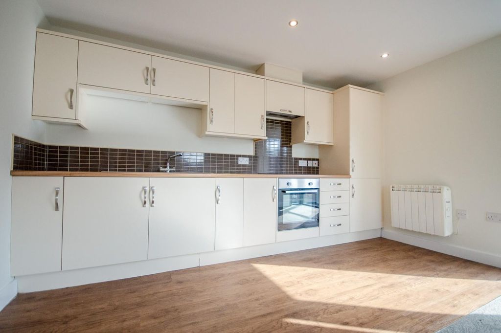 Property photo 2 of 27 4 Grove Place 6.Jpg