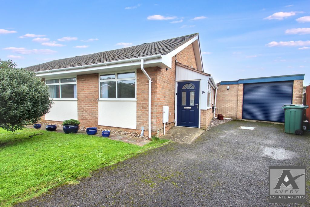 Property photo 1 of 12 2 Bed Semi-Detached Bungalow To Rent