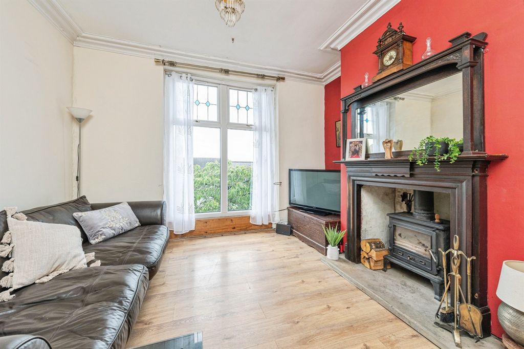 Property photo 2 of 18