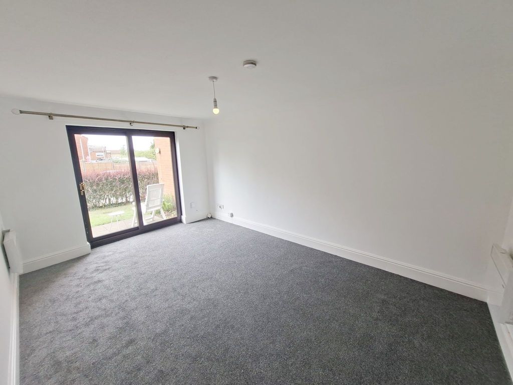 Property photo 2 of 7 Lounge